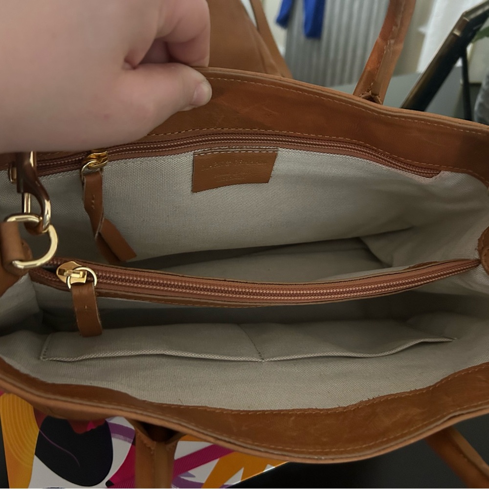Mark & Graham Tan Leather Shoulder Bag - Picture 2 of 5